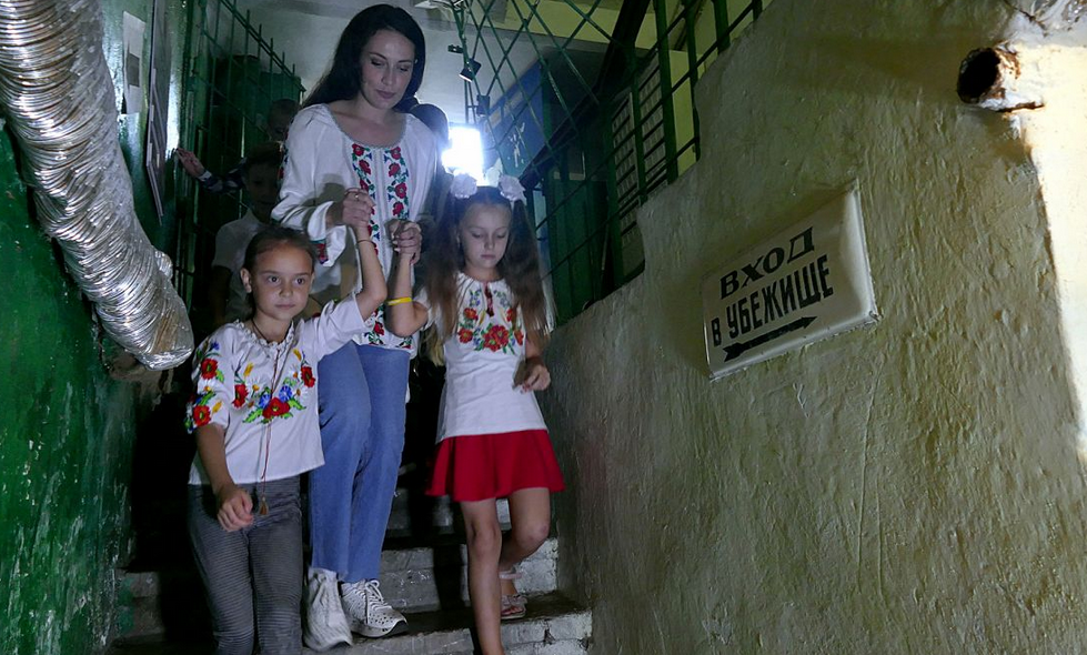 У Києві створили петицію про переведення всіх шкіл на дистанціне навчання через посилення нічних обстрілів У Києві створили петицію про переведення всіх шкіл на дистанціне навчання через посилення нічних обстрілів